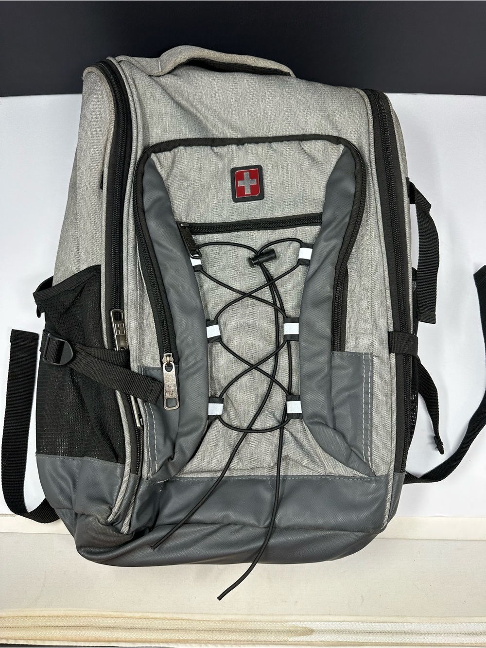 Swiss Tech unisex gray black bungee heavy-duty backpack school camping hiking K0